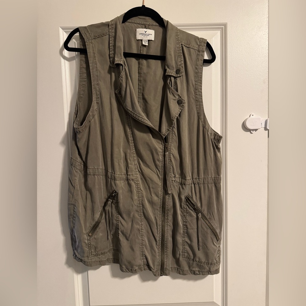 American Eagle size XL Olive Green Vest